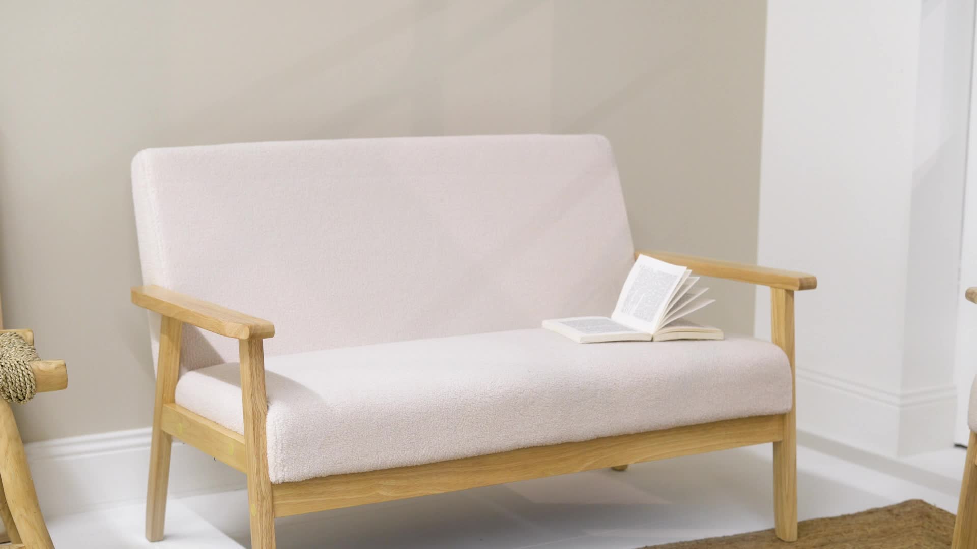 sweeek - 2 Sitzer Sitzbank mit Bouclé-Bezug und Holzfüßen Produktbild-Vorschau 7
