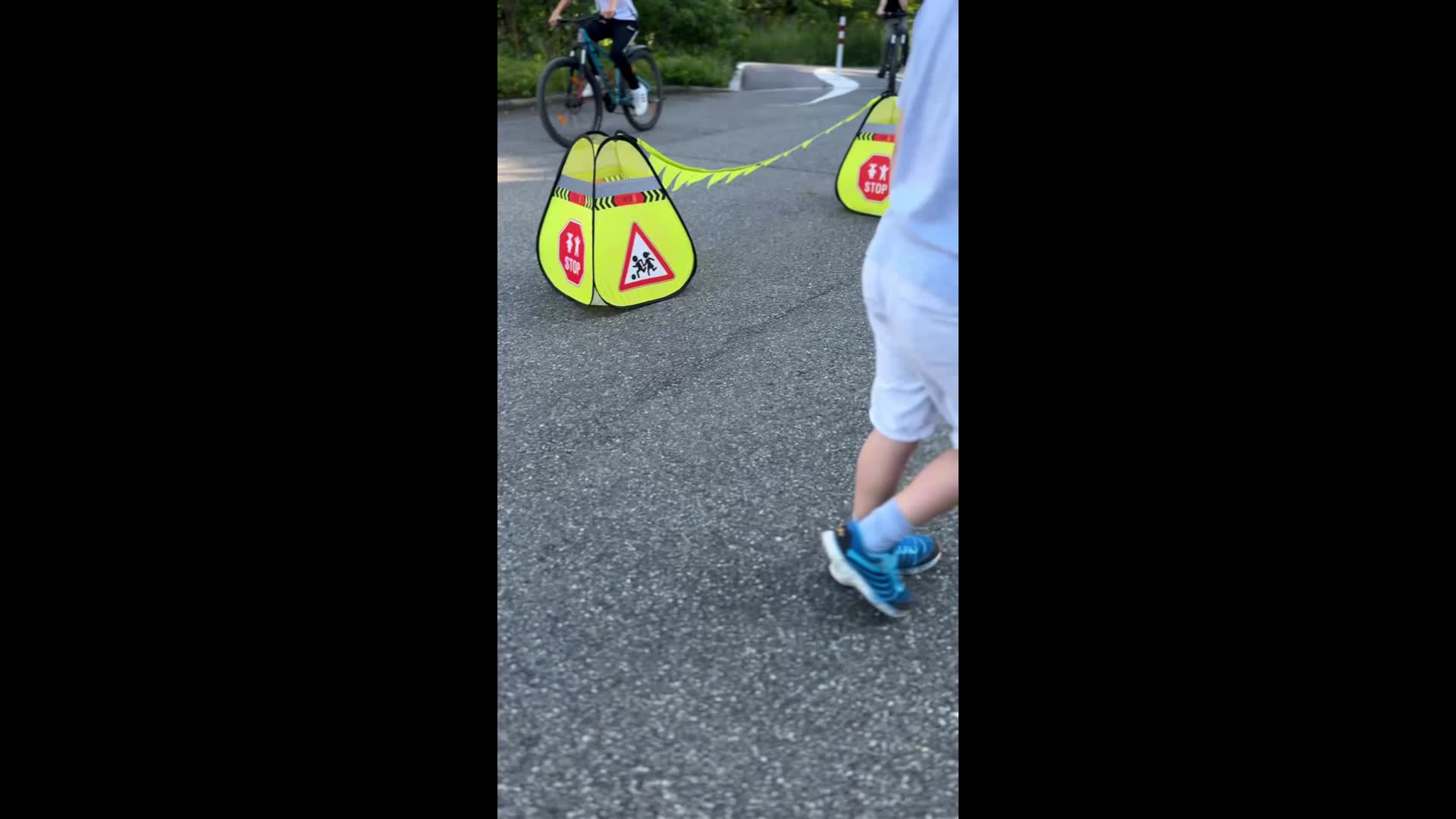 HECKBO 2x Straßenwarnschild Achtung Kinder Schild spielende Produktbild-Vorschau 6