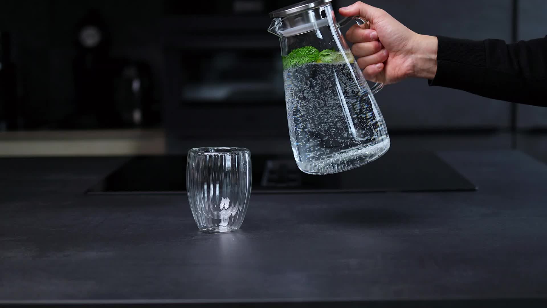 Intirilife Karaffe in KLAR – 1,8l Krug mit Henkel und Produktbild-Vorschau 7