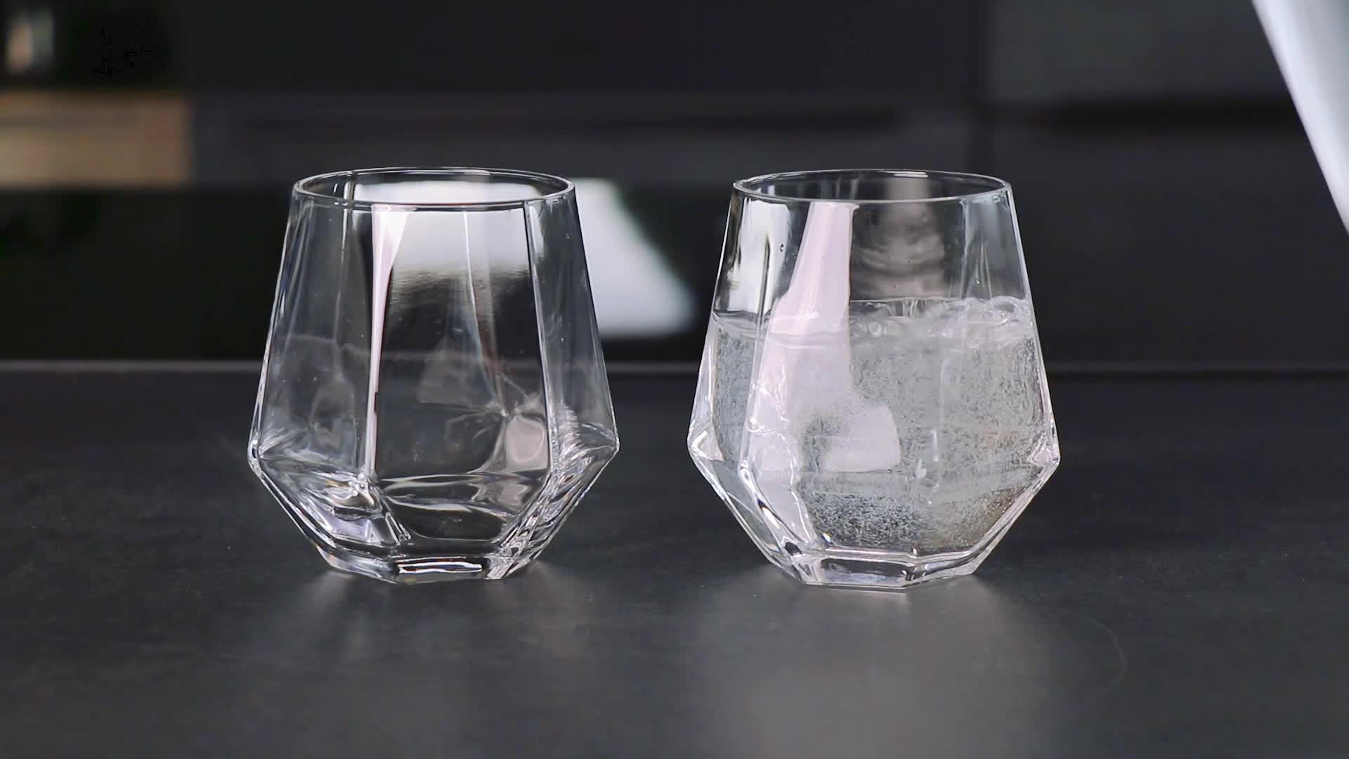 Intirilife 4x Trinkglas im Hexagon Design Durchsichtig - Produktbild-Vorschau 7