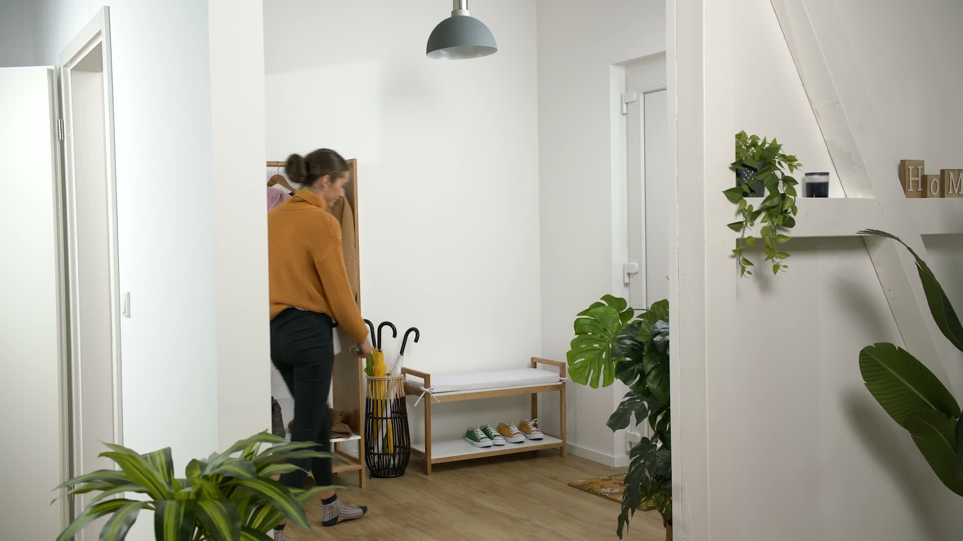 Relaxdays Fußbank Bambus, bis 100 kg, stabiler Tritthocker, Produktbild-Vorschau 7