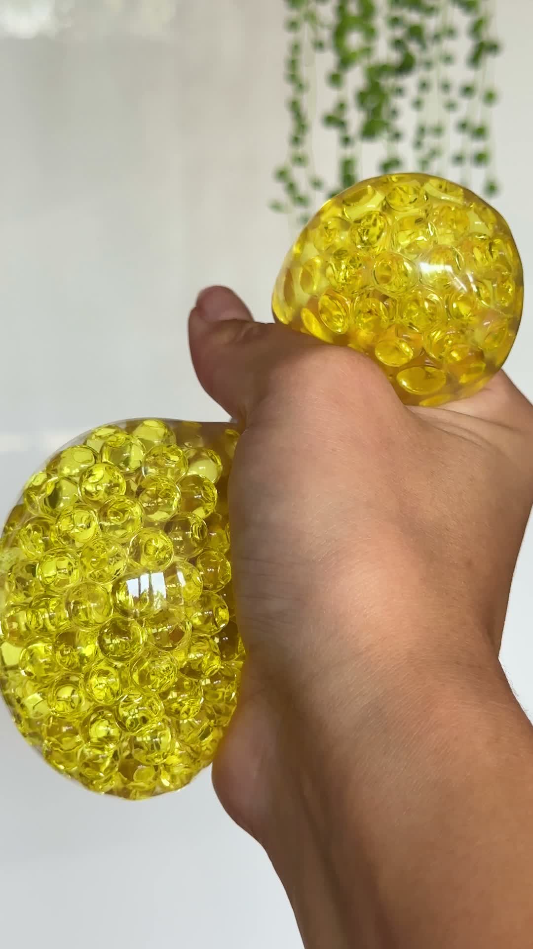 4er-Set Anti-Stress-Quetschbälle mit Orbeez-Kugeln und Produktbild-Vorschau 4