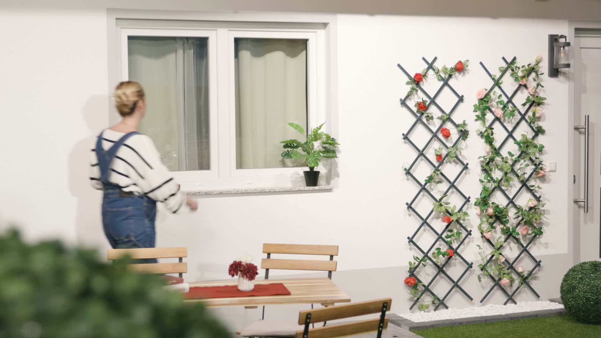 Relaxdays Fenster-Vogelfutterhaus 4er Set, 3 Saugnäpfe, Produktbild-Vorschau 7