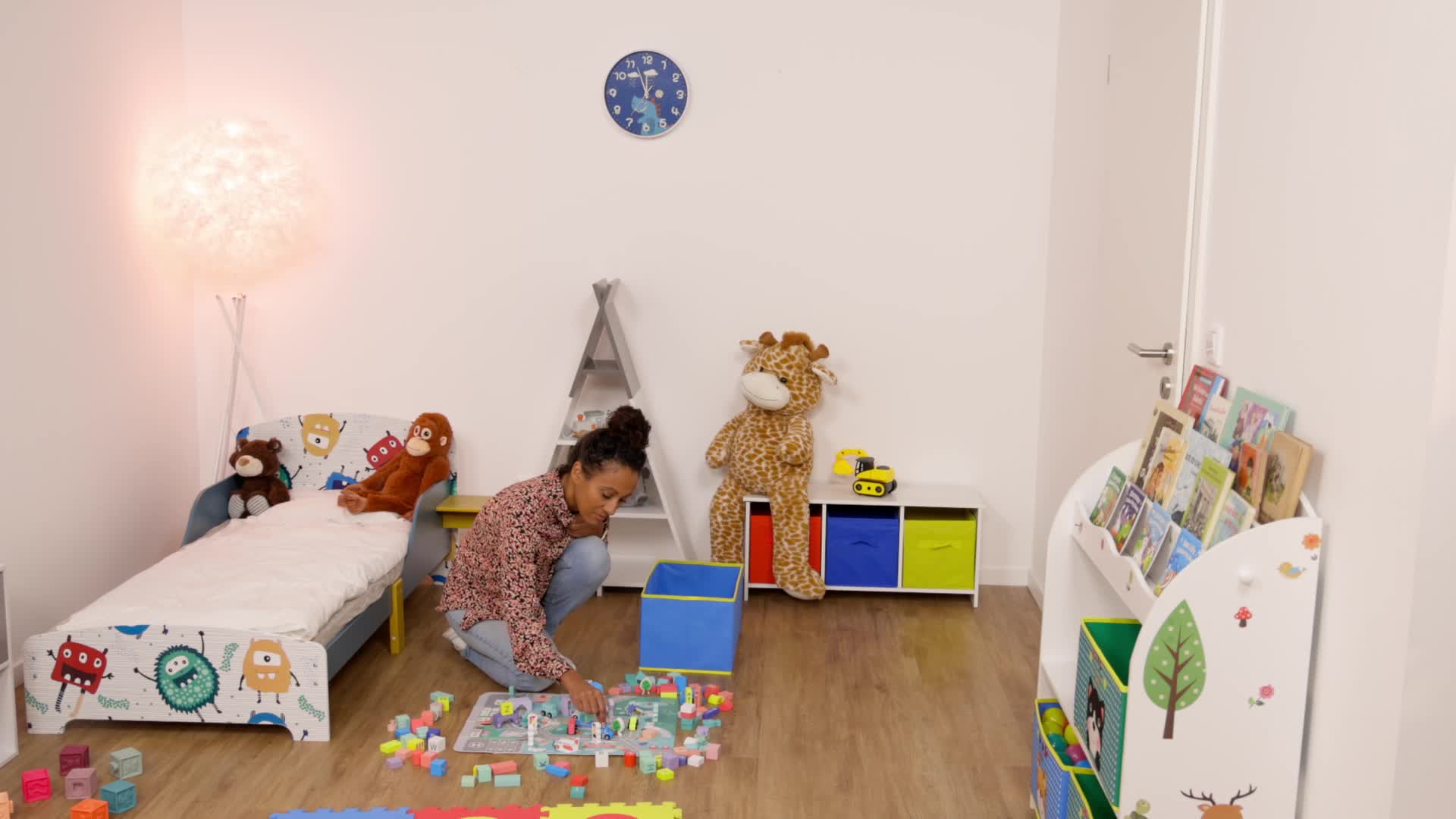 Relaxdays Holzbausteine Stadt, 108 Bauklötze, Puzzlematte, Produktbild-Vorschau 7