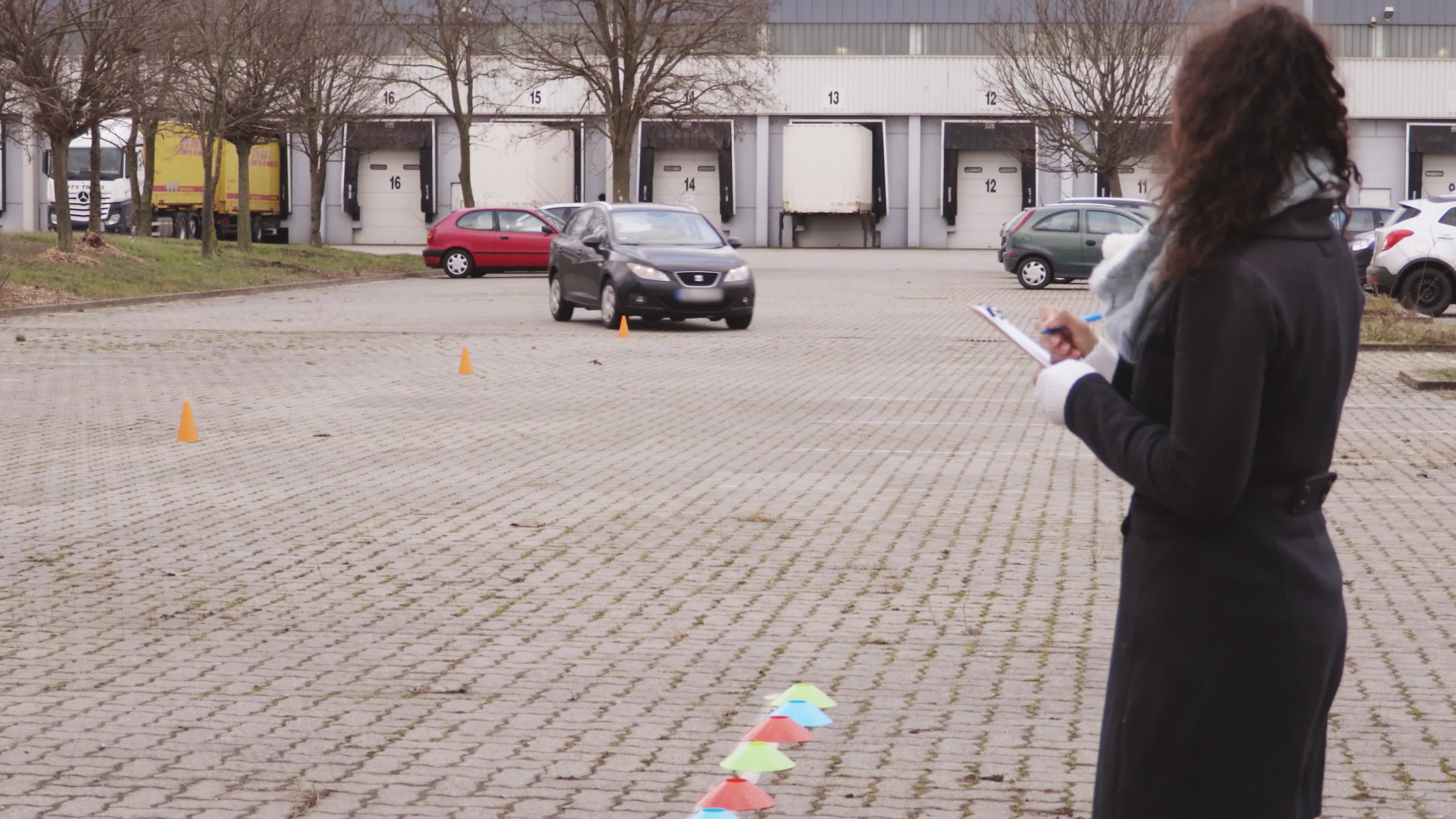 Relaxdays Pylonen 16er Set, Fußball, Hundetraining, Produktbild-Vorschau 7