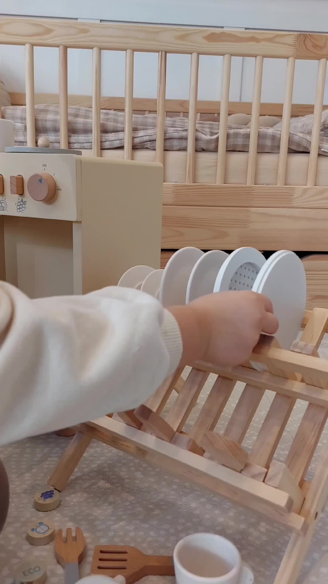 Lave-vaisselle en bois pour enfants - Jouet de cuisine Voir les images du produit 7