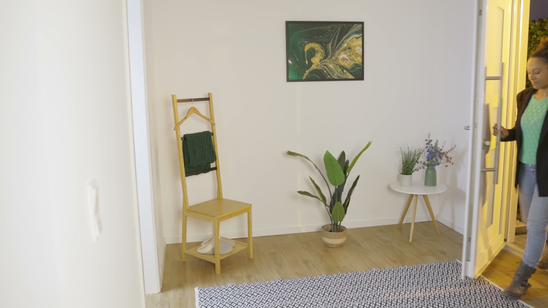 Relaxdays Herrendiener mit Ablage, Bambus, HBT: 133x40x42 Produktbild-Vorschau 7