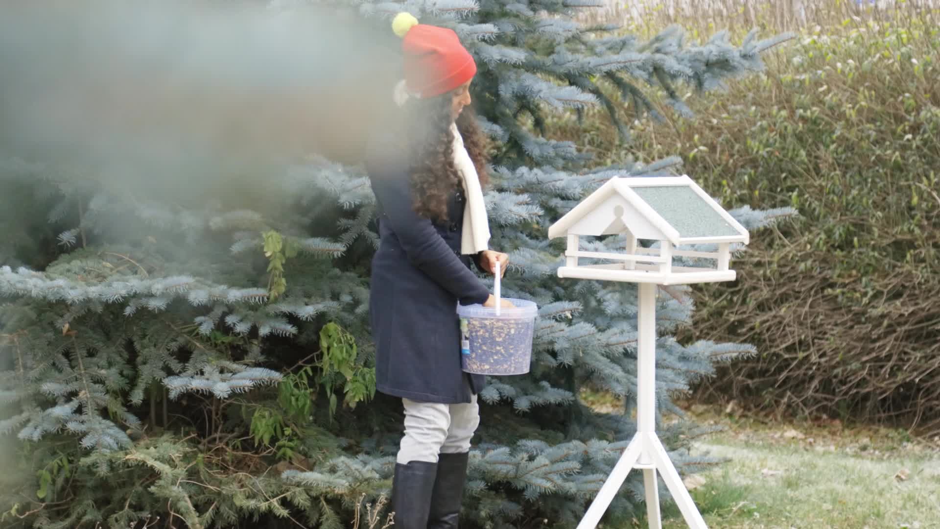 Relaxdays Vogelfutterhaus mit Ständer, wetterfestes Dach, Produktbild-Vorschau 7
