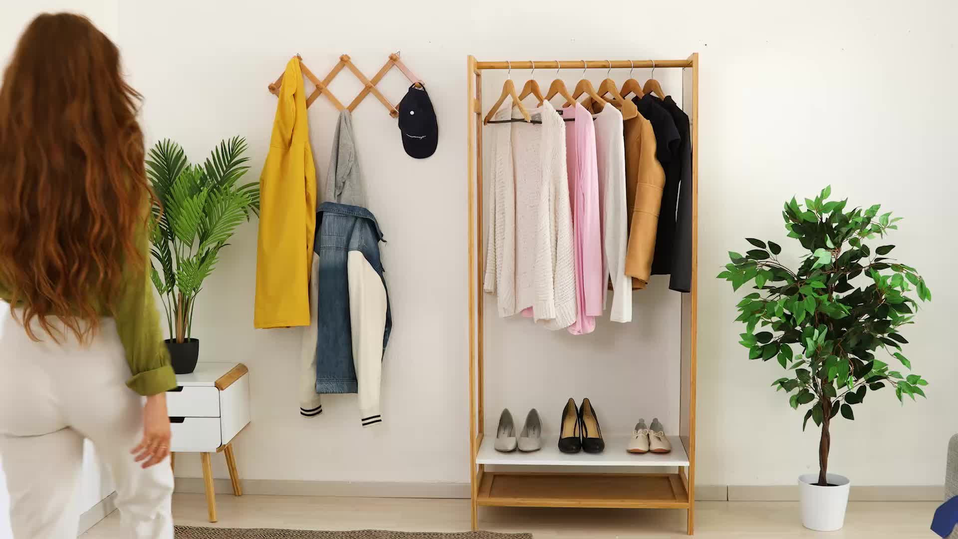 Relaxdays Wandgarderobe Holz, ausziehbare Garderobenleiste, Produktbild-Vorschau 7