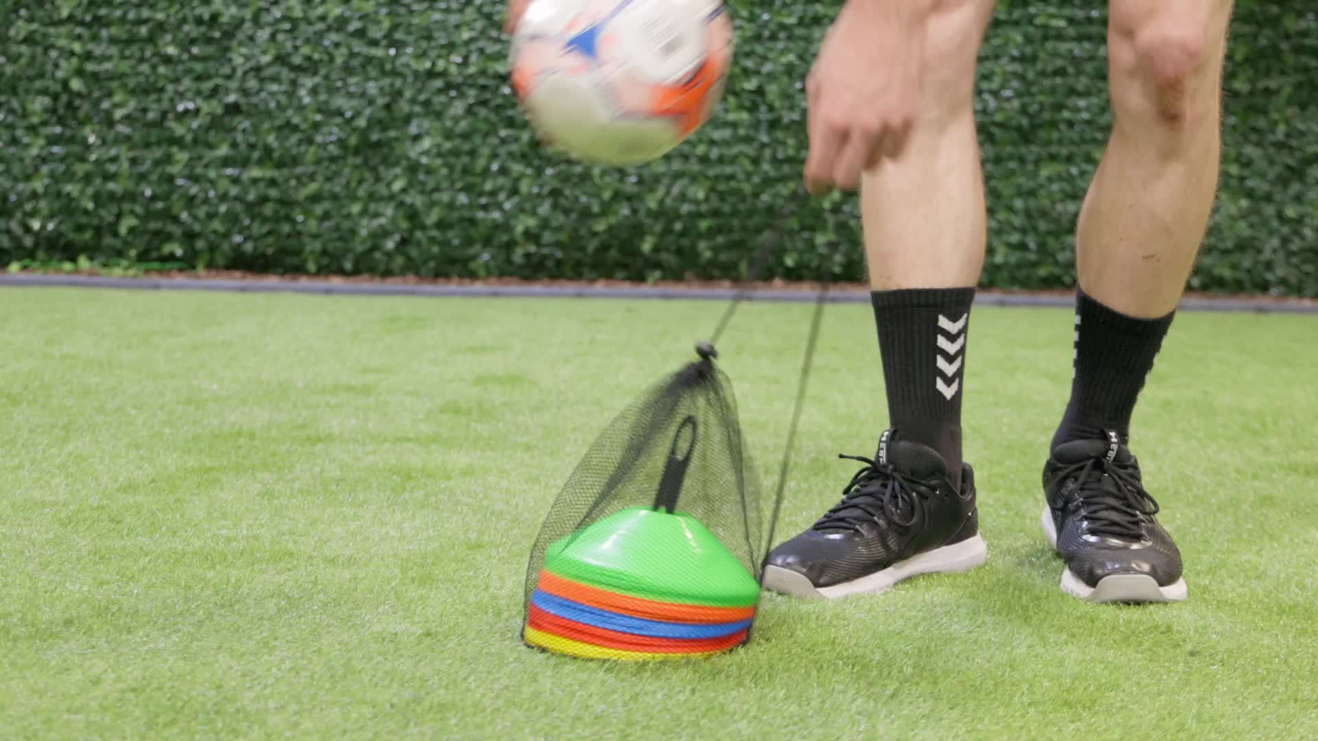 Relaxdays Markierungshütchen Fußball, 50er Set, 5 Farben, Produktbild-Vorschau 7