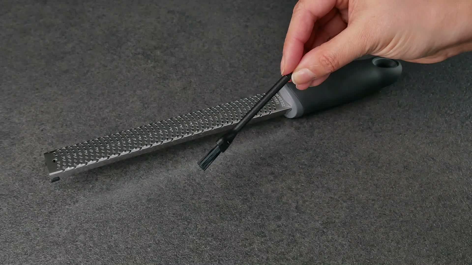 Intirilife multifunktionale Edelstahl Handreibe in Schwarz Produktbild-Vorschau 7
