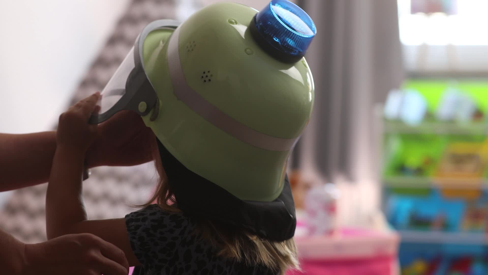 Relaxdays Feuerwehrhelm Kinder, verstellbar, klappbares Produktbild-Vorschau 7