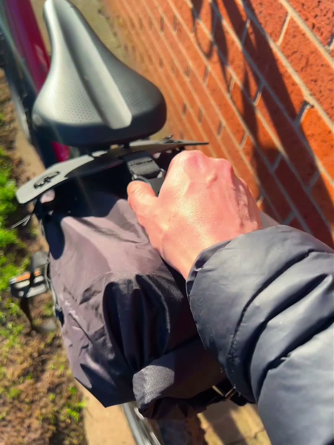 Qunature 100% Wasserdichte 12L Fahrradtasche Produktbild-Vorschau 7