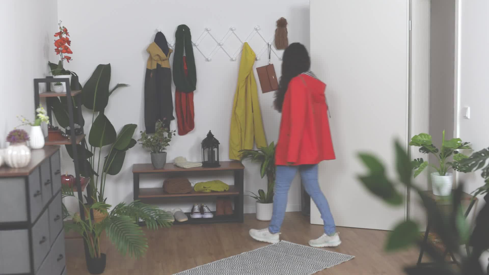 Relaxdays Wandgarderobe Holz, ausziehbare Garderobenleiste, Produktbild-Vorschau 7