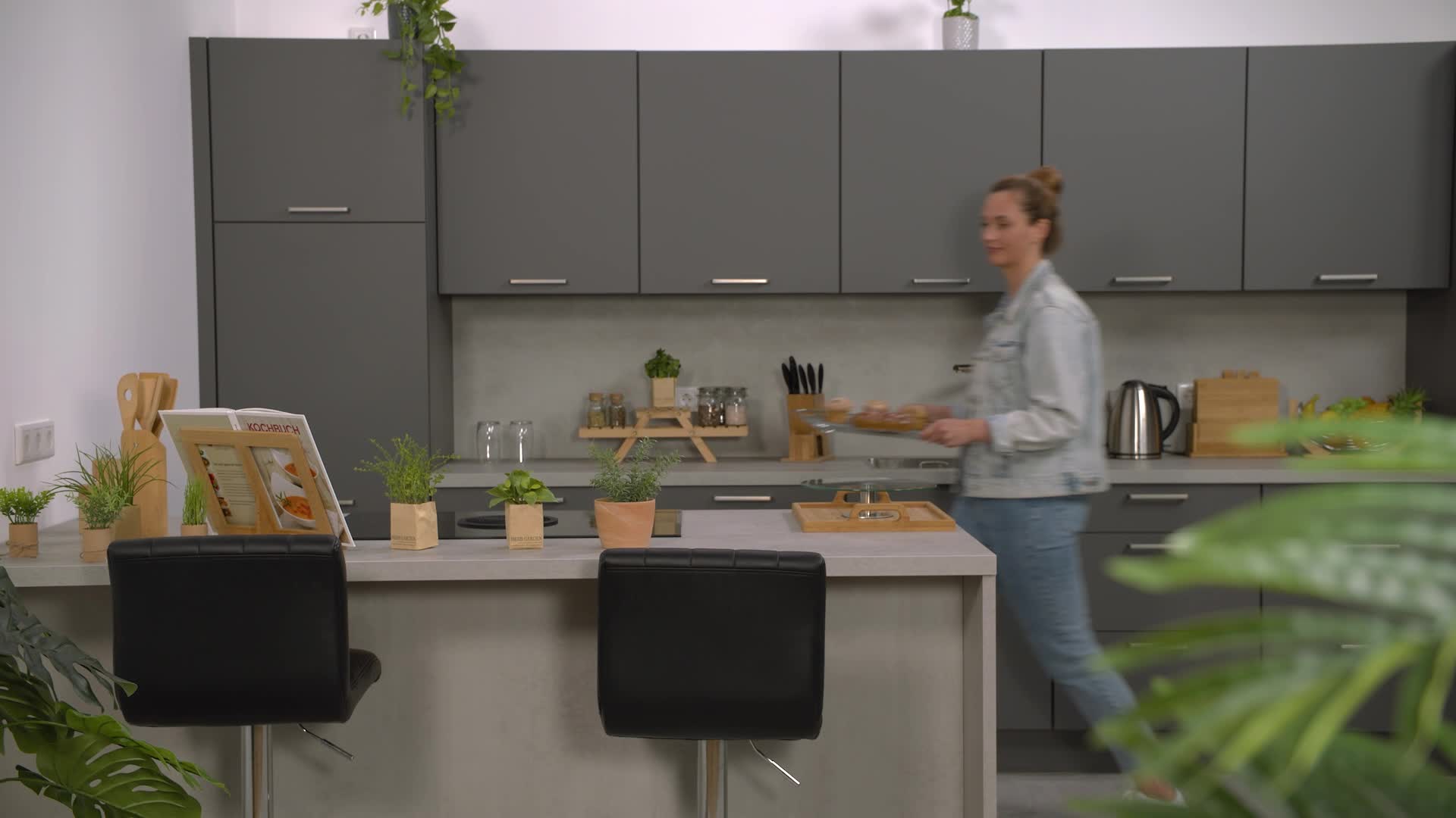Relaxdays Tortenplatte mit Fuß, Ø 30 cm, zum Servieren, Produktbild-Vorschau 7