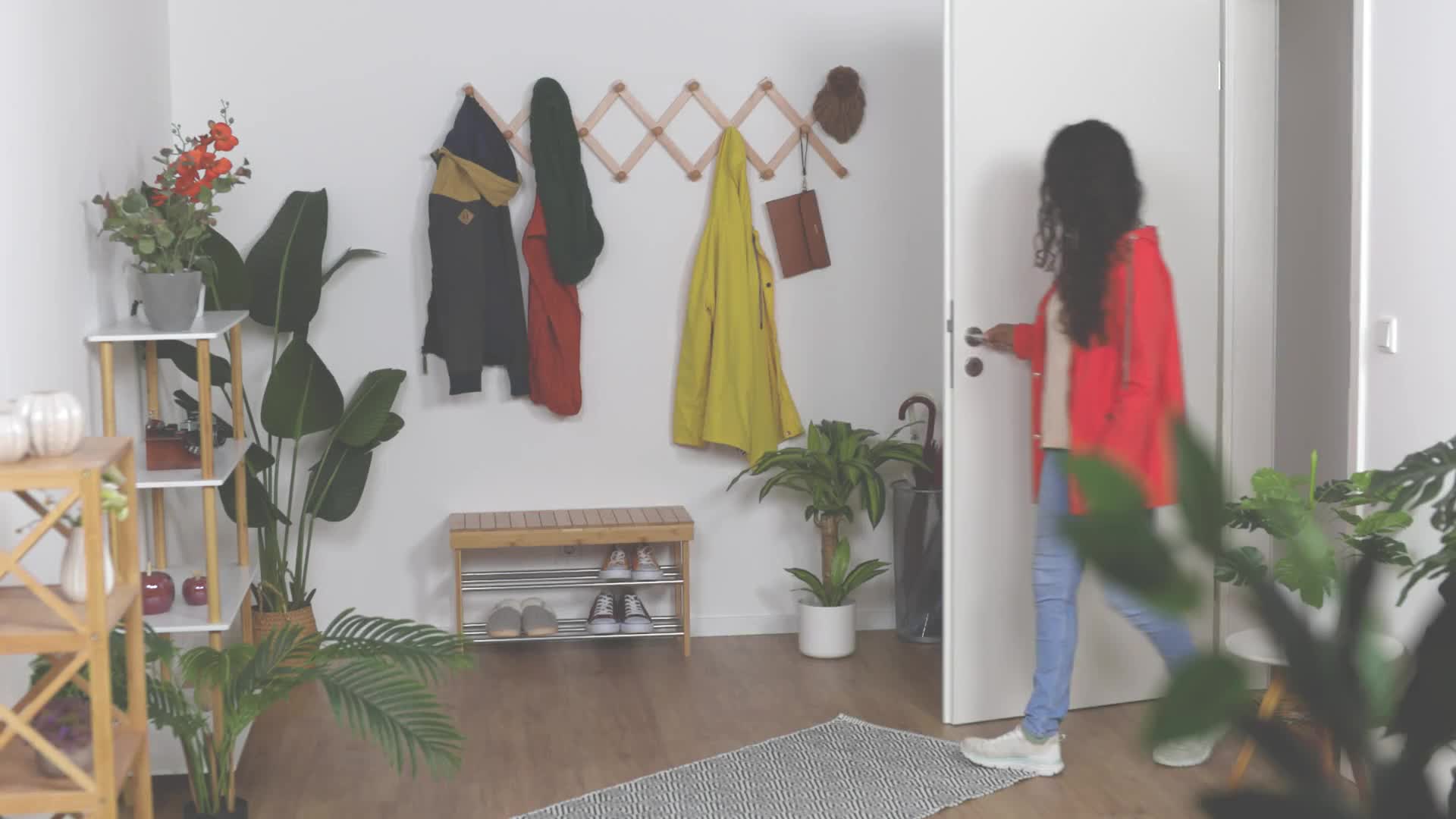 Relaxdays Wandgarderobe Holz, ausziehbare Garderobenleiste, Produktbild-Vorschau 7