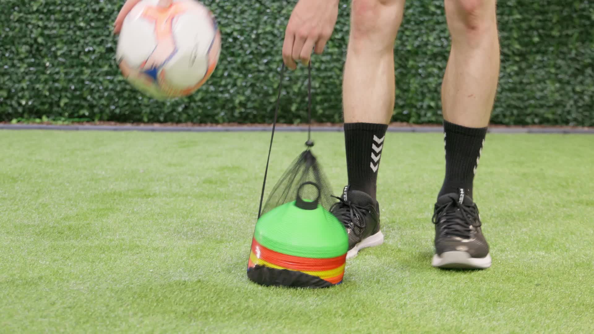 Relaxdays Markierungshütchen Fußball 80er Set, 5 Farben, Produktbild-Vorschau 7
