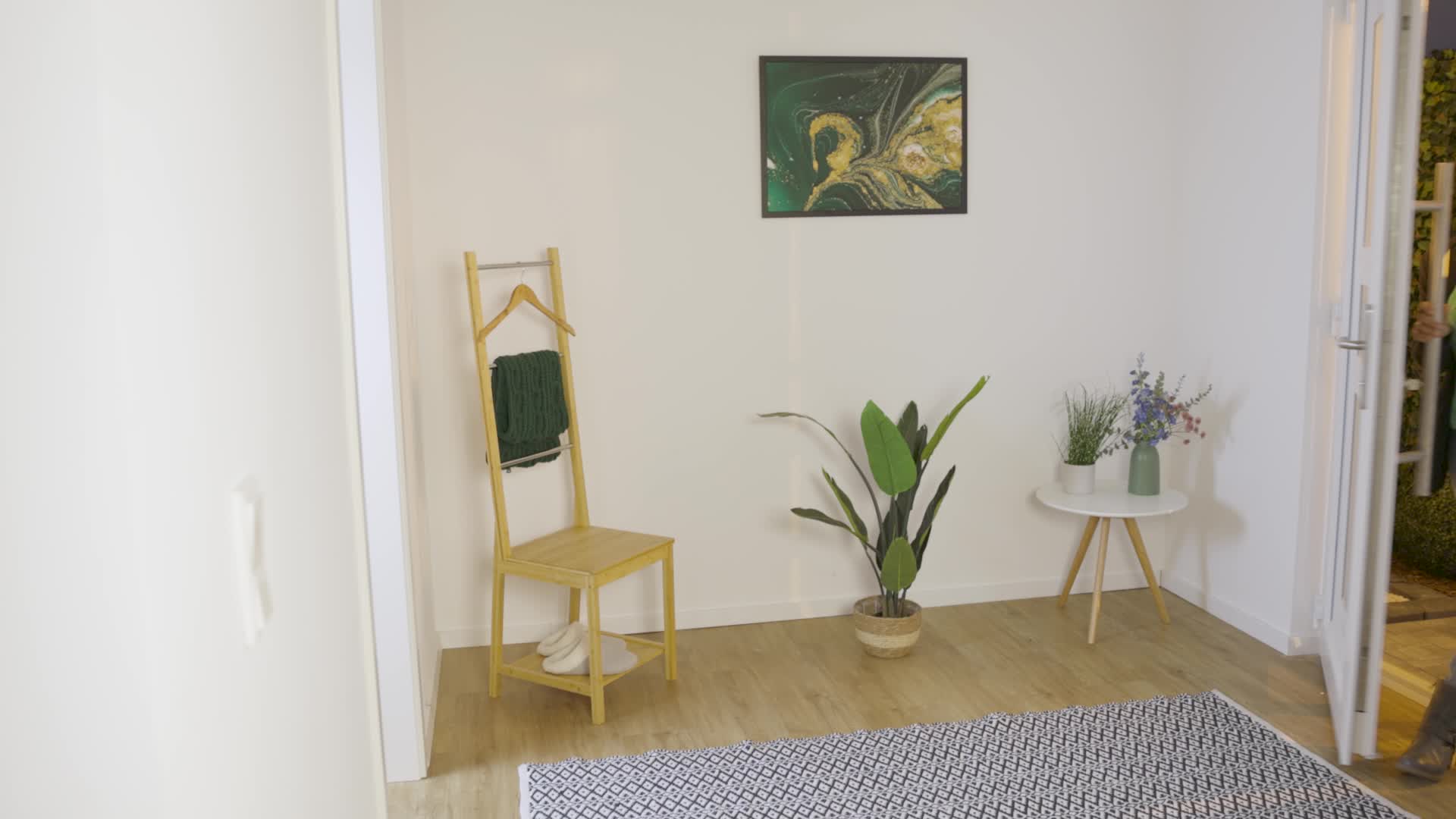 Relaxdays Herrendiener mit Ablage, Bambus, Edelstahl, HBT: Produktbild-Vorschau 7