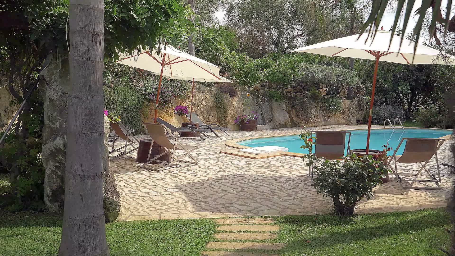 Relaxdays Aufblasbare Palme, coole Pool Deko, Dekopalme zum Produktbild-Vorschau 7