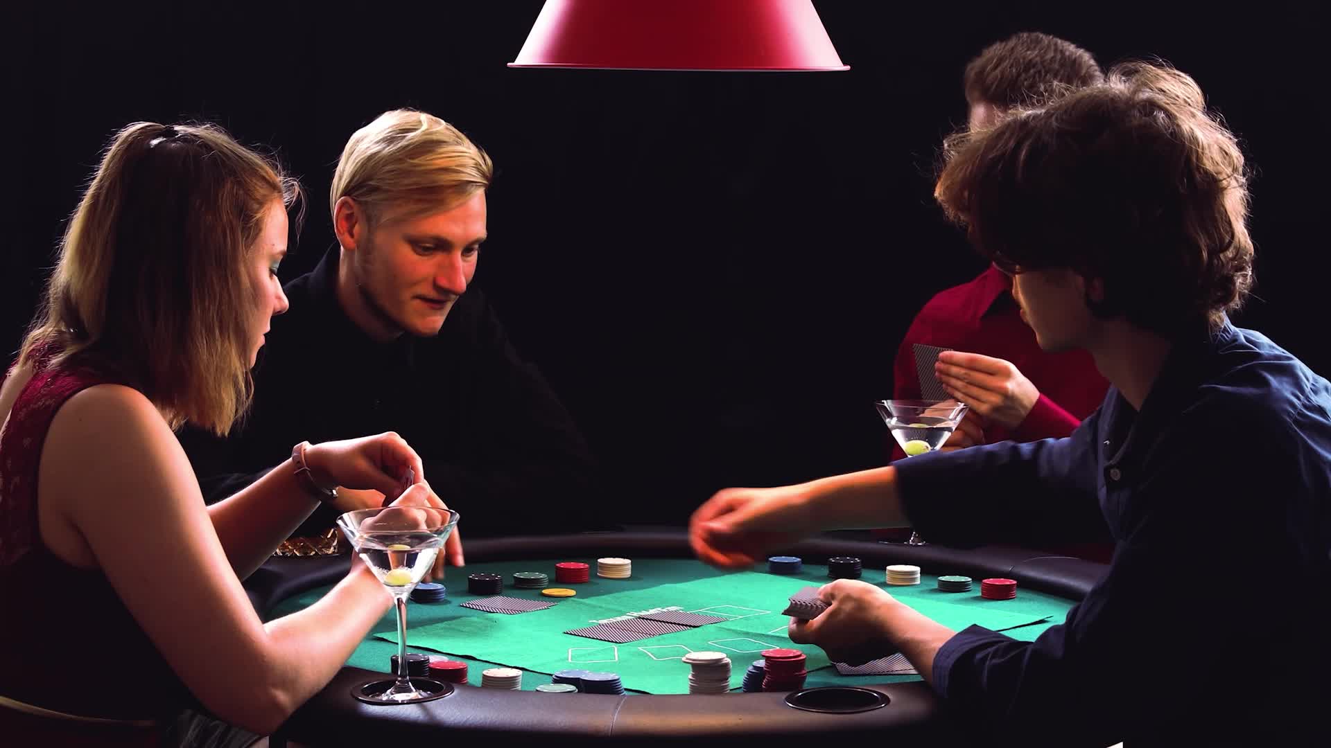 Relaxdays Pokerset, 200 Chips, Spielmatte, 2 Kartendecks, Produktbild-Vorschau 7