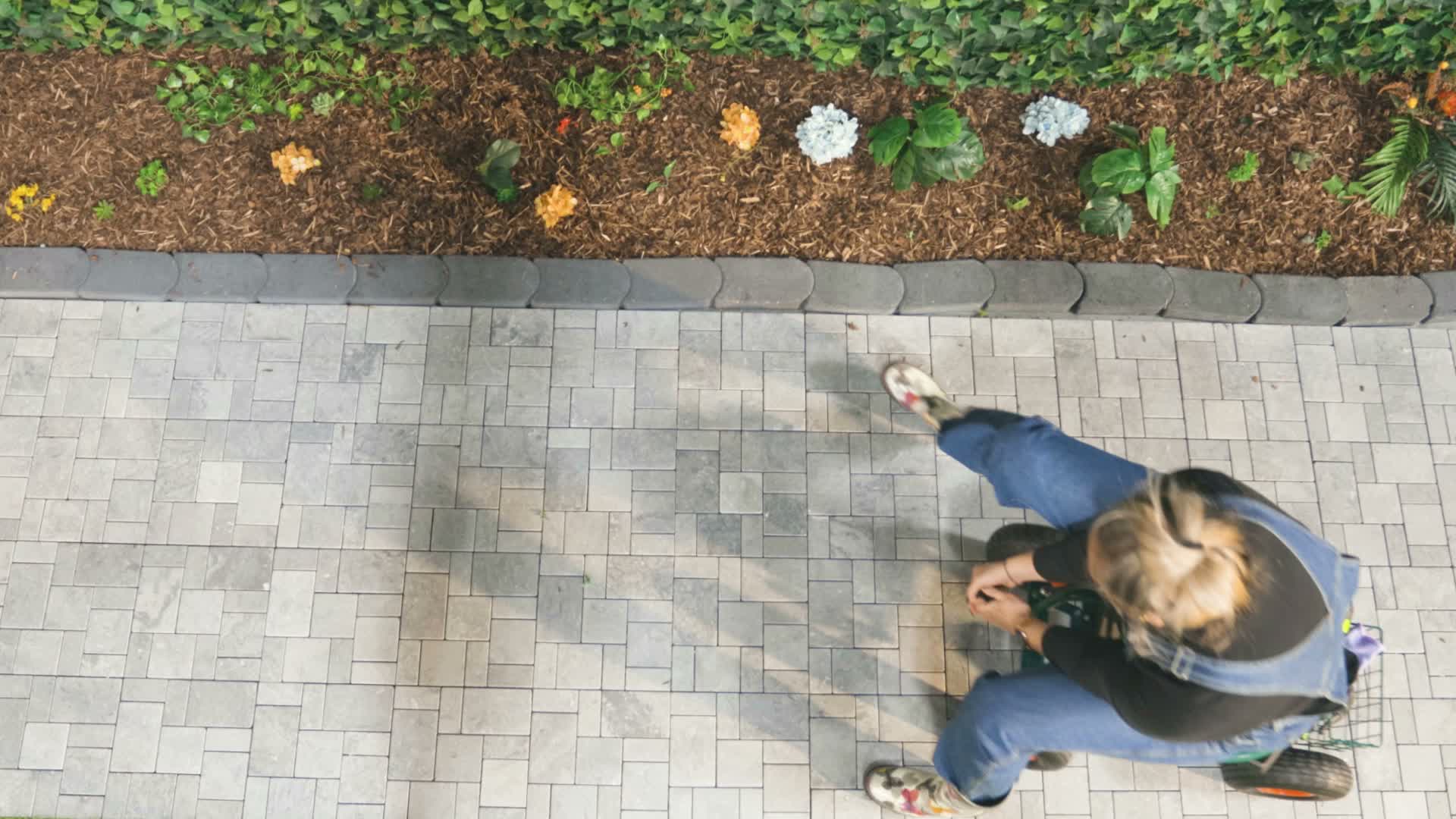 Relaxdays fahrbarer Gartensitz, höhenverstellbar, 150 kg, Produktbild-Vorschau 7