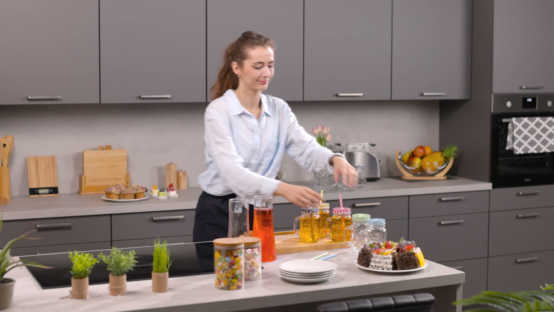 Relaxdays Trinkgläser mit Deckel und Strohhalm, 10er Set Produktbild-Vorschau 7
