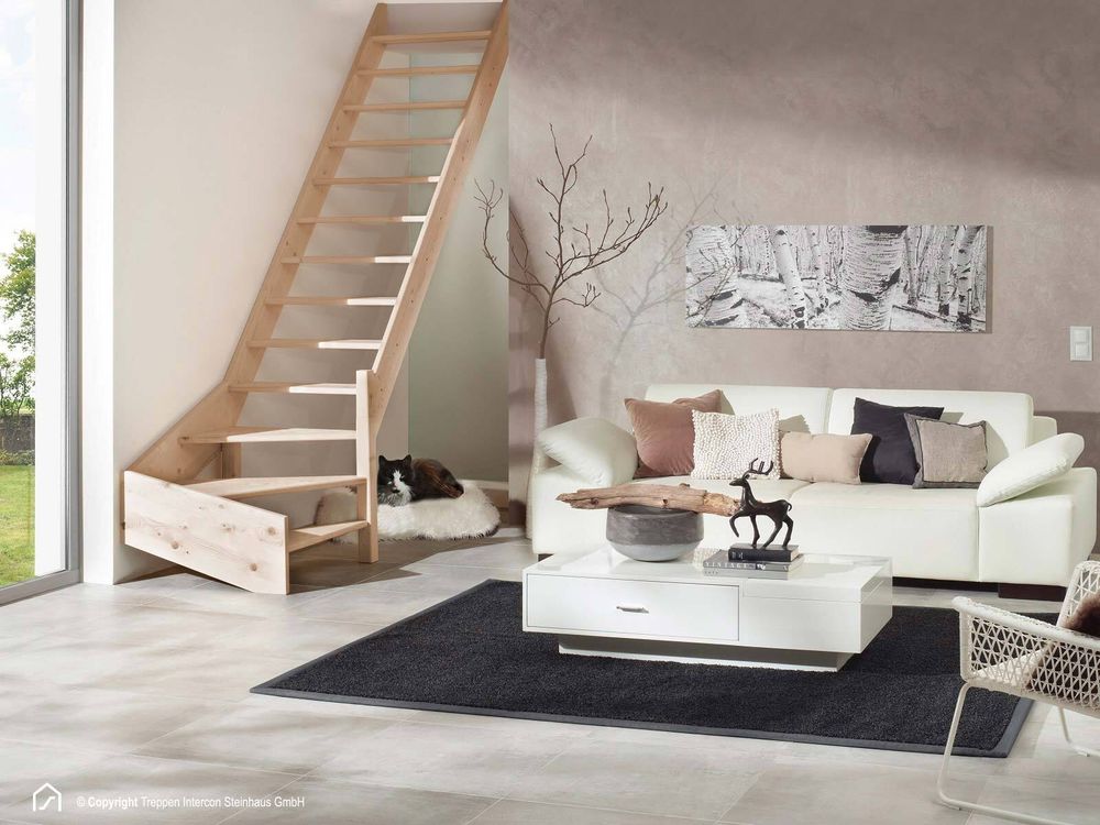 Holztreppe Intercon Casablanca | Fichte | 1/4 gewendelter Verlauf | Rechtswendelung | 60 cm Breite | ohne Geländer | ohne Setzstufen