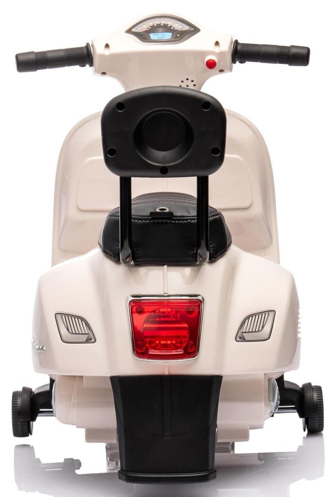 Vista posteriore della Vespa Mini con fanale e ruote laterali