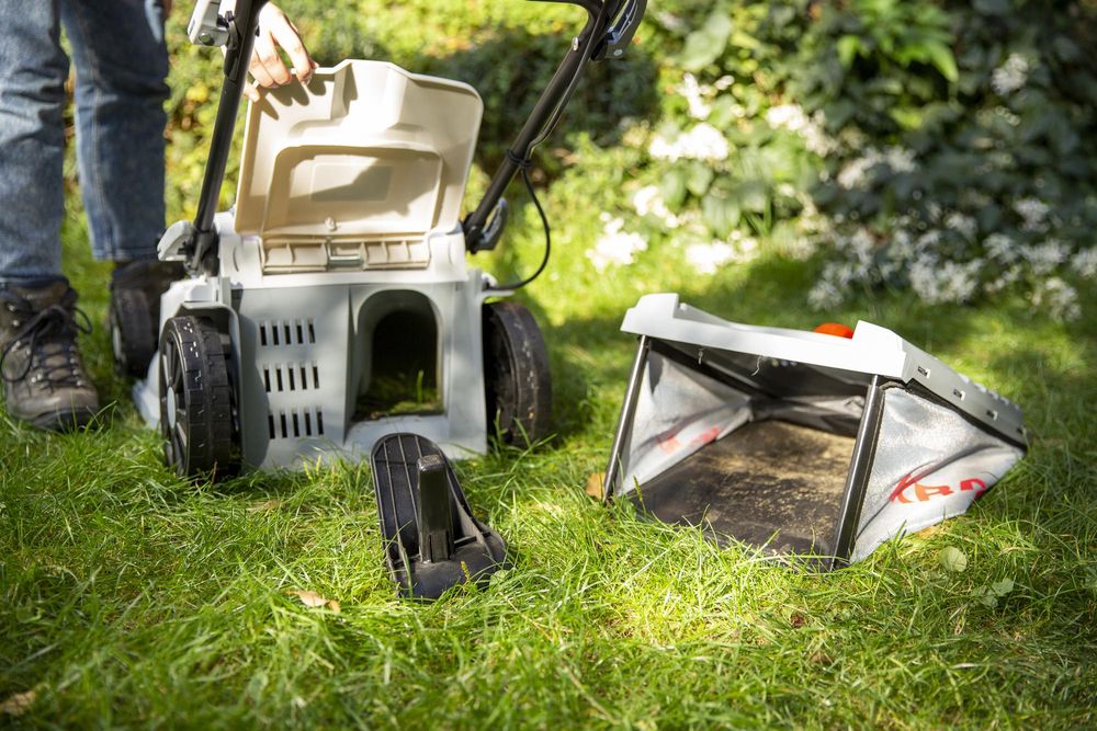 IKRA Akku Rasenmäher ICM 2/2037 | 2x20V | 37 cm Schnittbreite | 5 Schnitthöhen | 40l Fangkorb | mit Mulchkit, 2 Akkus 2,0 Ah & Doppel-Schnelllader