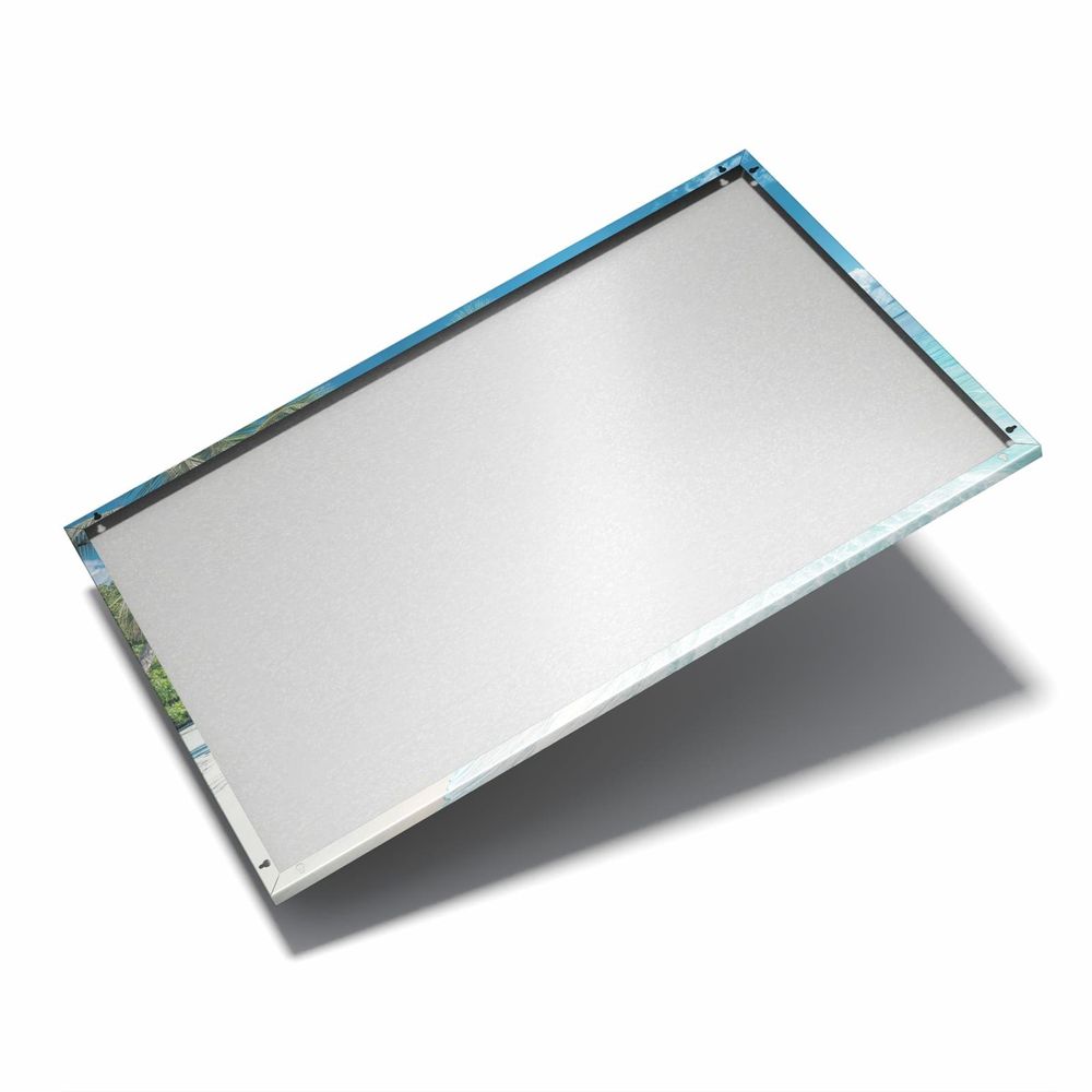 Rückseite der Metall-Magnettafel: Stahlblech mit Schlüsselloch-Aufhängungen