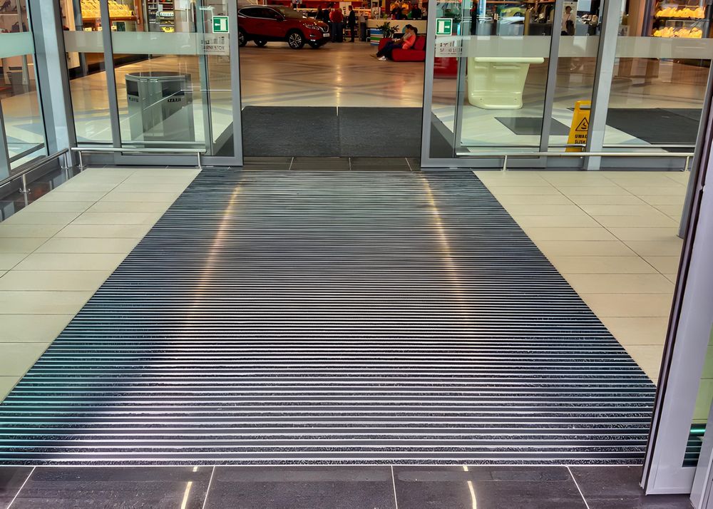 Aluminium-Fußmatte: modernes Design und Eleganz für jeden Eingang.