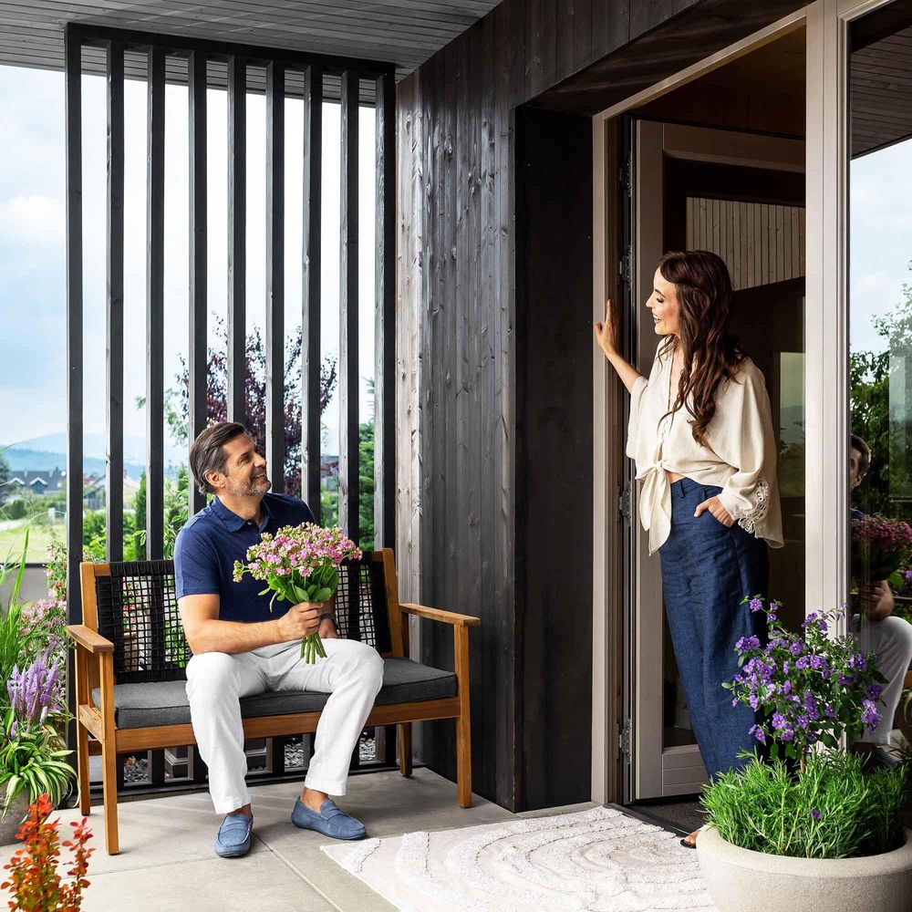 di volio Gartenbank Teracina - schwarz, 120 cm, aus em Akazienholz, wetterfest & bequem, für Garten, Balkon und Terrasse
