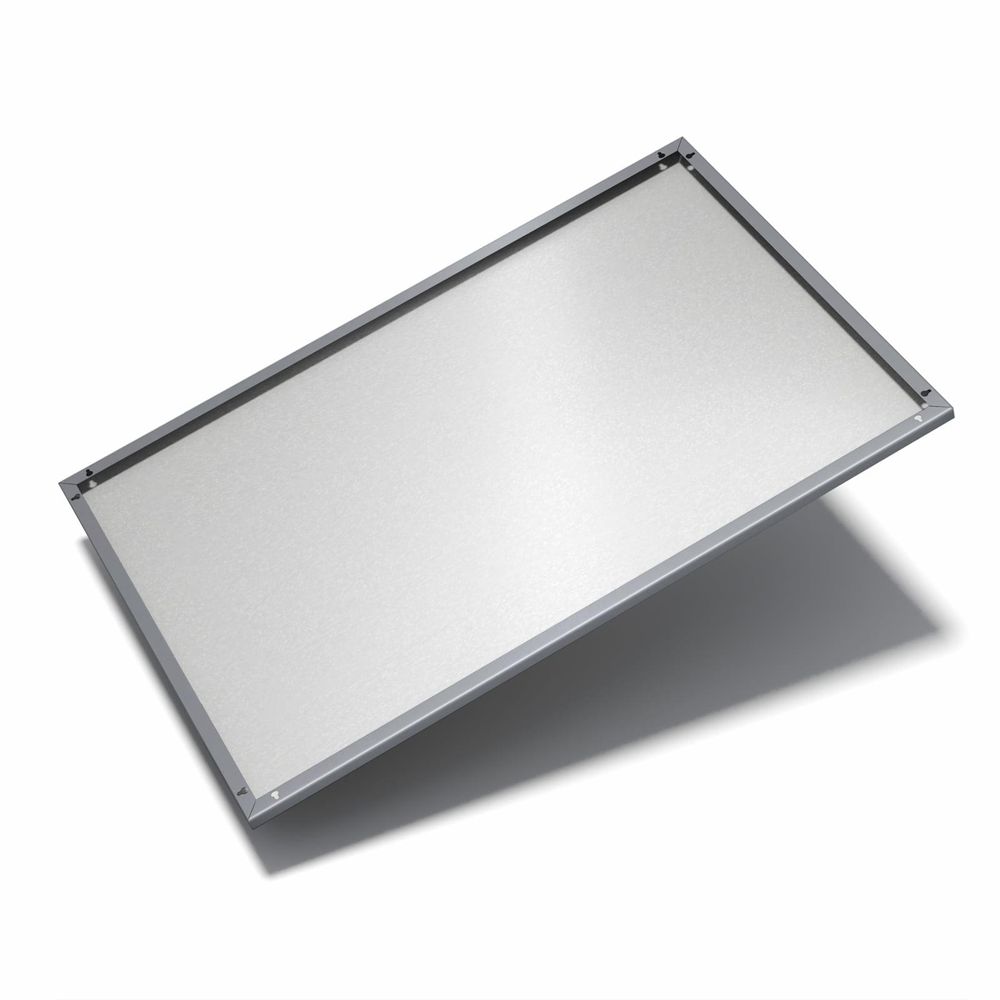 Rückseite der Metall-Magnettafel: Stahlblech mit Schlüsselloch-Aufhängungen