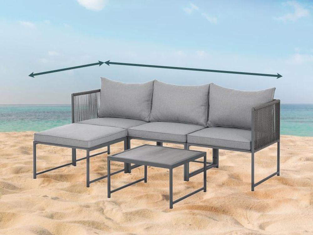 Loungeset Detroit an einem Strand ergänzt mit einer Grafik zu den Maßen