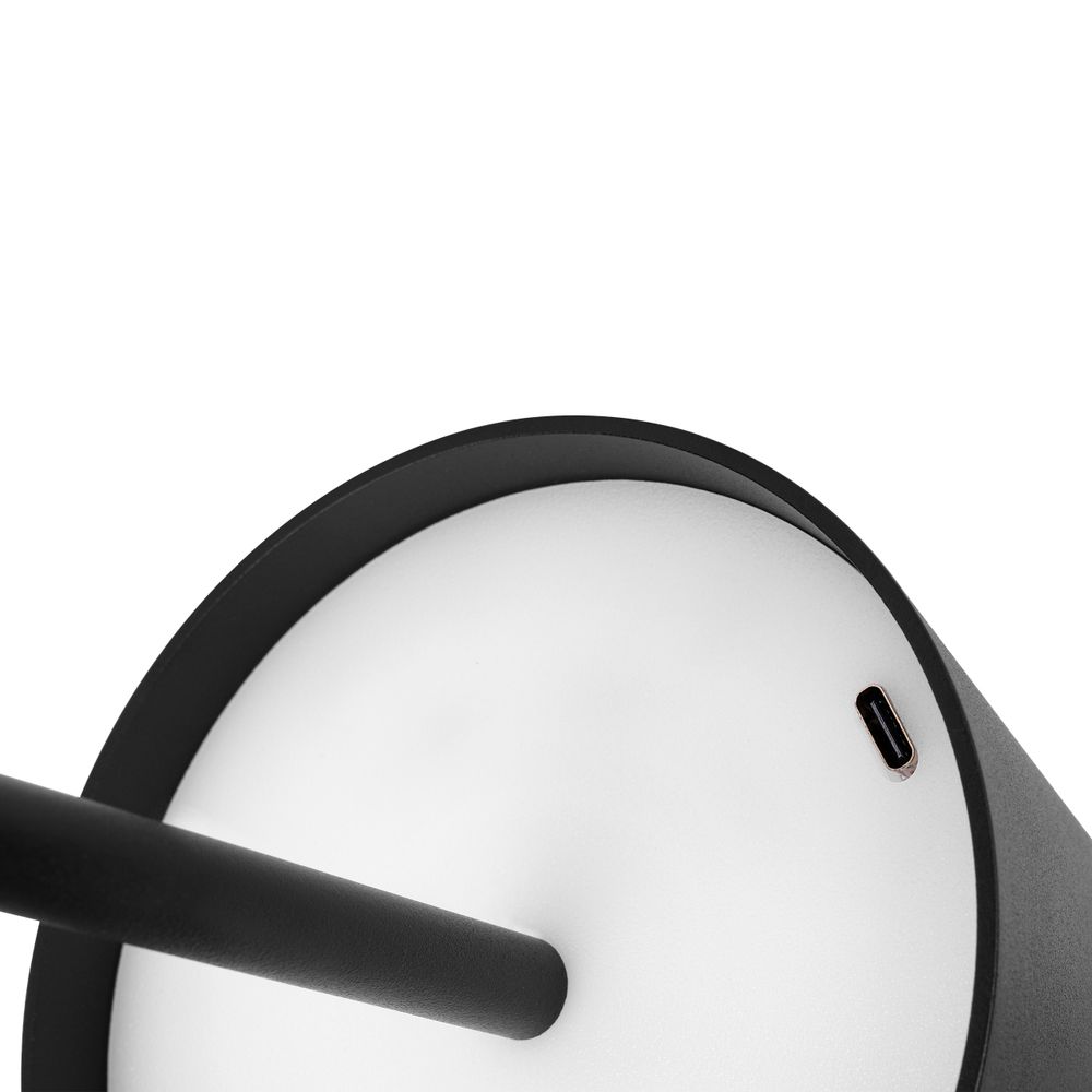 Lampe mit USB-C-Schnellladung, Nahaufnahme des Ladeanschlusses.