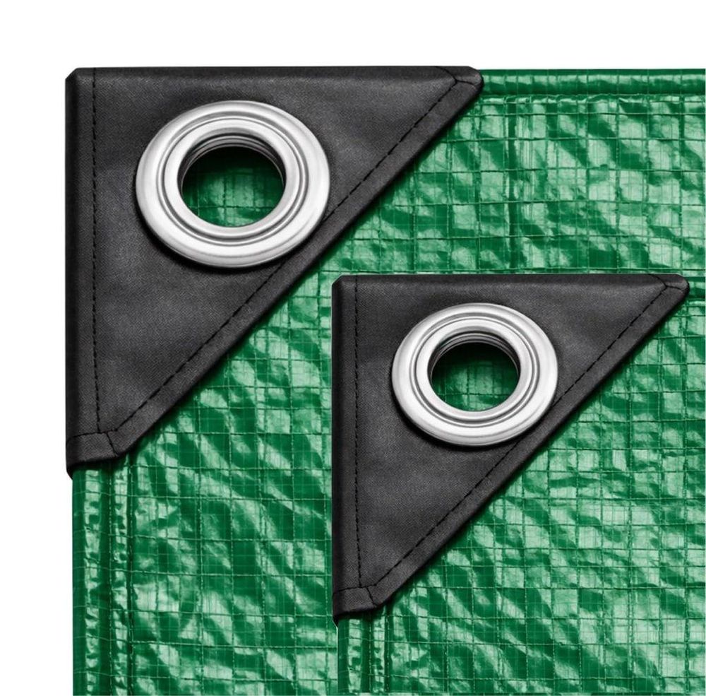 Grüne Schutzplane mit schwarzen Eckverstärkungen und silberfarbenen Metallösen