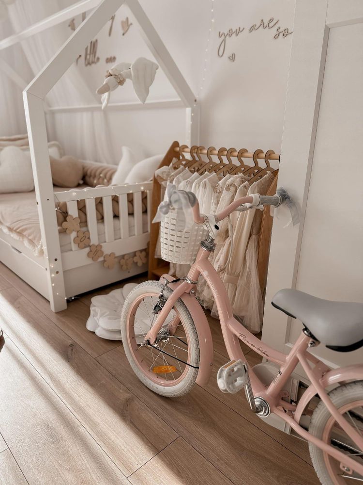 Detalle de la bicicleta SUN BABY mostrando sillín y manillar ajustables