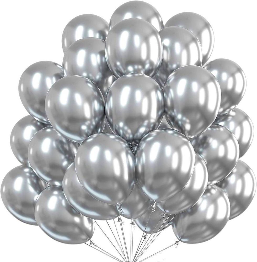 Silberne runde Luftballons mit glänzender Oberfläche