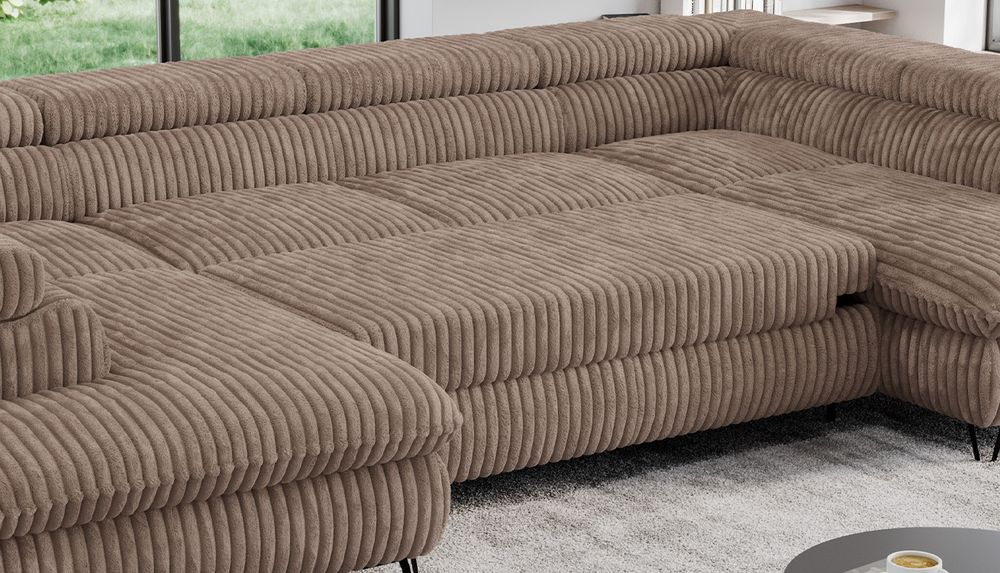 Braun Ecksofa aus weichem Cord Stoff. Foto zeigt Schlaffunktion