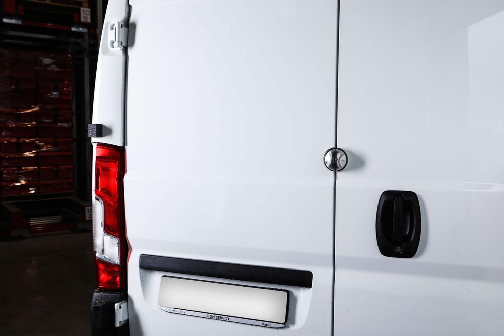 DAKEN Saturn Evo Diebstahlsicherung 2er-Set für Transporter, Kastenwagen, Schiebetür & Hecktür, Edelstahl AISI 304, 80x49 mm
