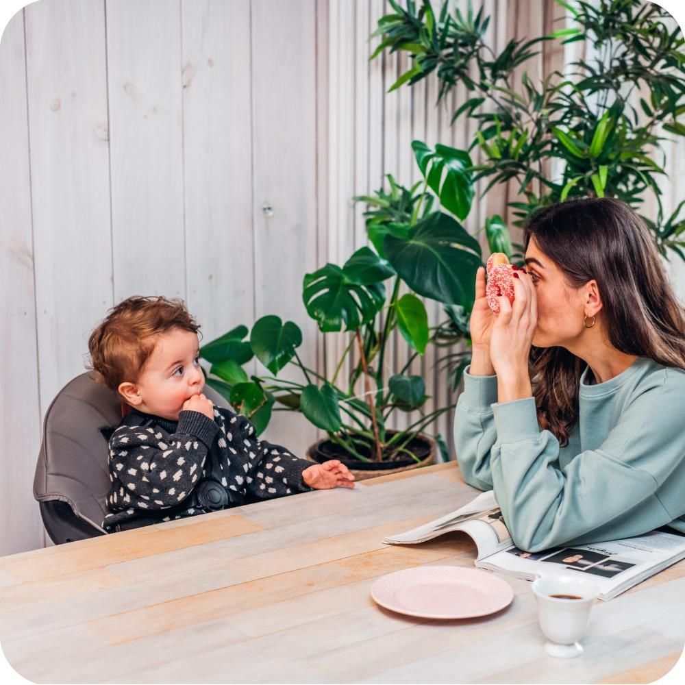 MoMi REKI – Evolutiver Baby Hochstuhl mit 2 Sitzpositionen & spülmaschinenfester Tablett, 6–36 Monate, bis 20 kg – Grau