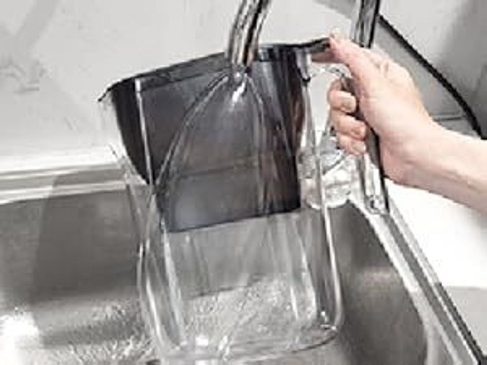 Waterdrop Wasserfilter Kanne Kühlschrank Wasserfilterkrug mit 3-Monats-Filter, 2,5 L, Reduziert Fluorid, Chlor und Mehr(Ersatzfilter: WD-PF-01A Plus)