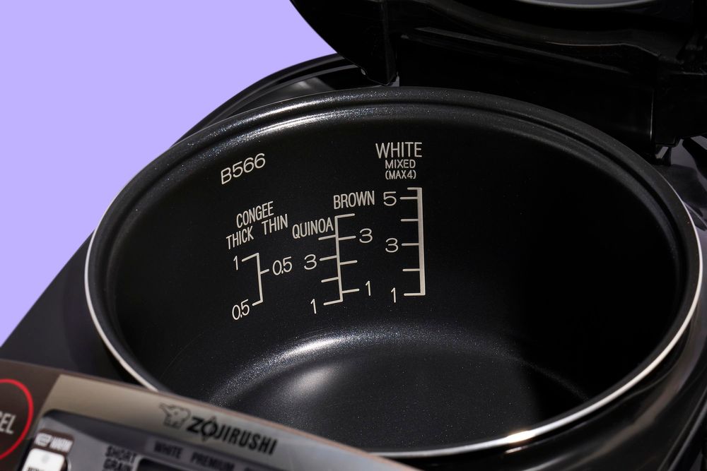 Zojirushi Premium Reiskocher NL-GAQ18 – 1,8 Liter – mit Warmhaltefunktion – inkl. Messbecher, Reislöffel und Dämpfeinsatz - Mit europäischem
