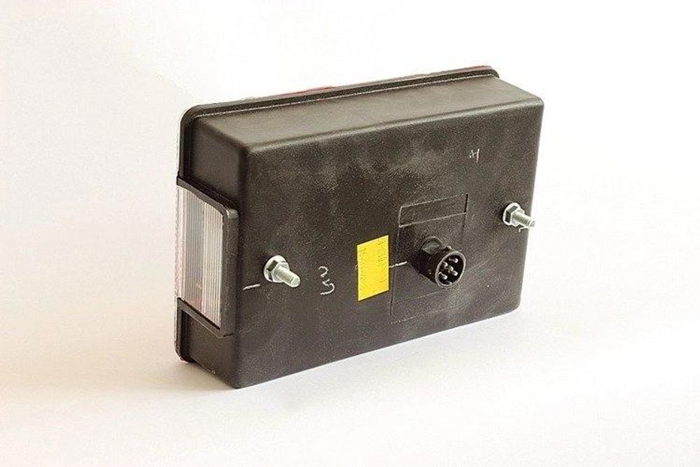 ASPOCK Multipoint IV Rückleuchten Set links und rechts, 12 V Glühbirne, 5-Pin Bajonett, 200x 136x 56 mm, IP64, 7 Funktionen, E4, ADR Zone 2 für