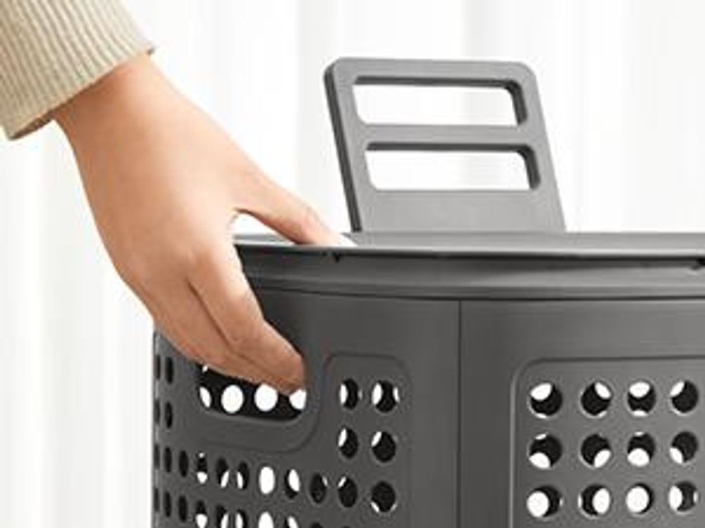 SONGMICS Wäschekorb Plastik, 75 L Wäschesammler, Wäschebox mit Deckel, schmale Wäschetonne für Bad, Waschküche, dunkelgrau