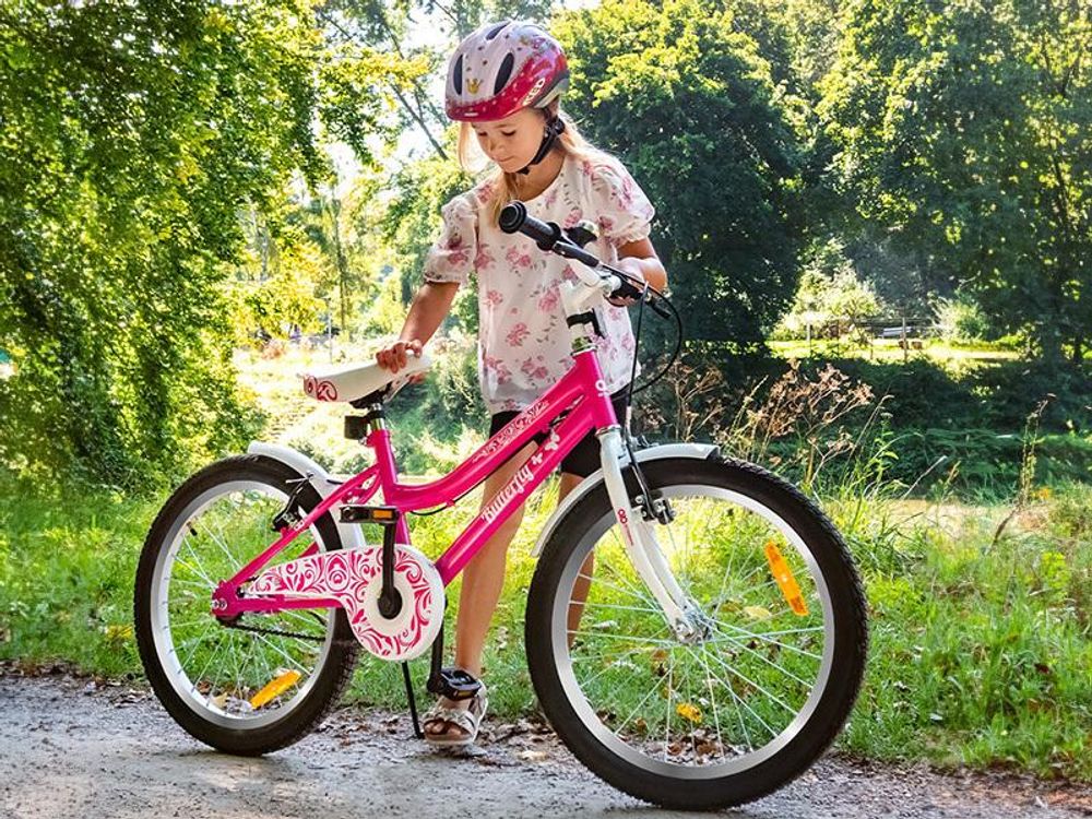Actionbikes Kinderfahrrad Butterfly 20 Zoll | Kinder & Jugend Fahrrad - V-Brake Bremsen - Kettenschutz - Fahrradständer - 6-9 Jahre (Weiß/Pink)