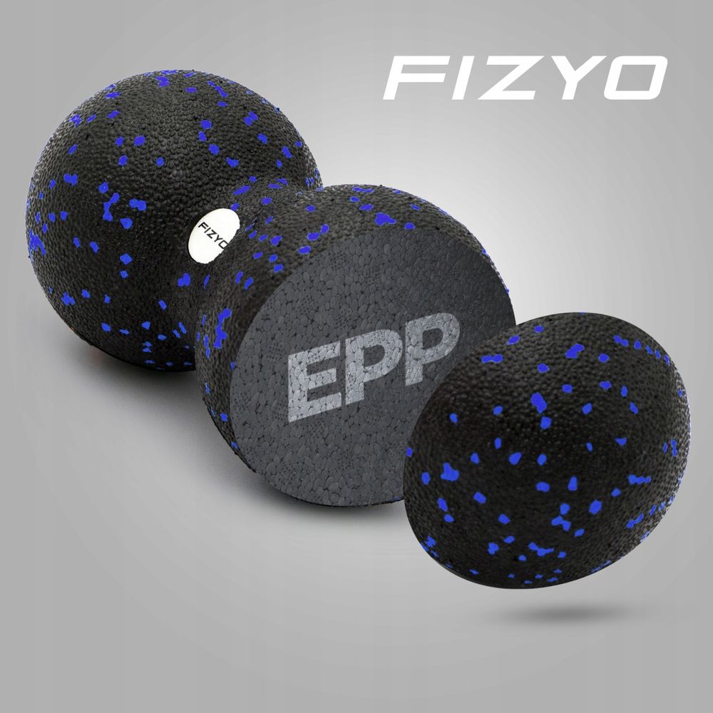 Person trainiert mit dem Massageball DuoBall FIZYO 16x8 cm