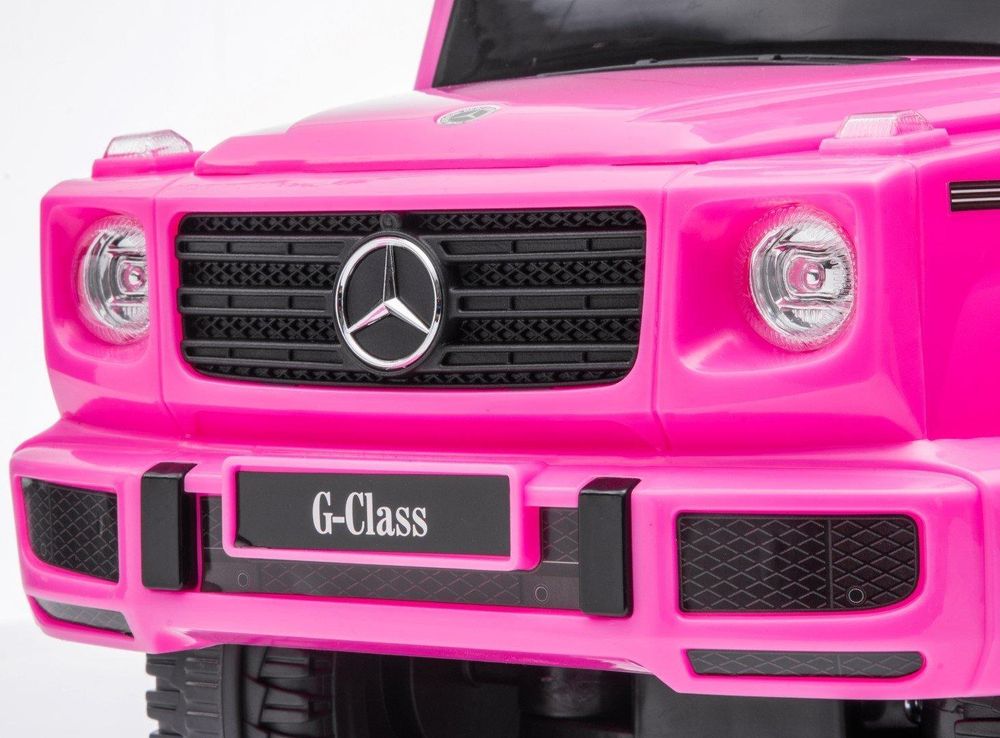 Gros plan sur la calandre avant du porteur enfant Mercedes-Benz G-Klasse