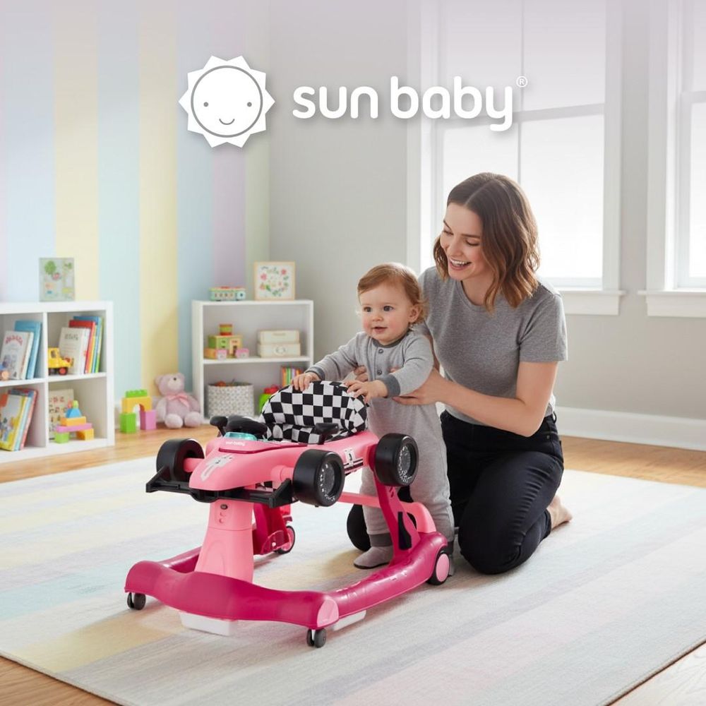 Ouder en kind spelen samen met de SUN BABY loopstoel