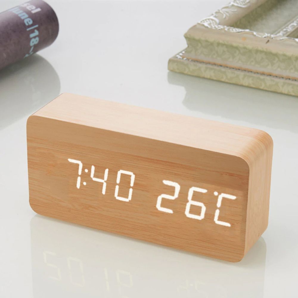 Digitaler Wecker Holz Holzoptik 3D LED Digital Digitaluhr Wanduhr Datum Temperatur 12h 24h USB Alarm Clock Schlafzimmer Büro Dimmbar Zeit Uhr Retoo